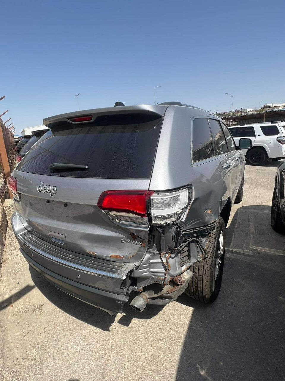 السلام وعليكم 

جيب موديل 2020
رقم بغداد حادثها هذا بالصورة 
وبيها 4 قطع كلير بدون ضربه 
للبيع او  مراوس 

 للاستفسار ***********
