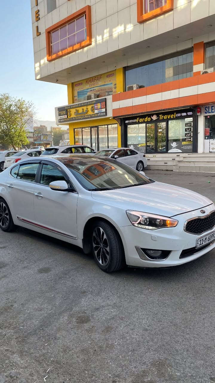 السلام عليكم
كيا كادينزا ٢٠١٤ خليجي فول وكالة الشركة الدولية  رقم بغداد الجديد بأسمي تحويل مباشر والسيارة معروفه مواصفاتها
مكفوله كفاله عامه من ضربه والصبغ 
فقط بارد بالباب الخلفي وراجع بلاد 
كير محرك خير من الله 
السيارة ماشية ١٥٨ 
للاستفسار اكثر اتصل 
***********
السعر ١٥٨ بيها مجال بسيط 
مكانها ديالى
