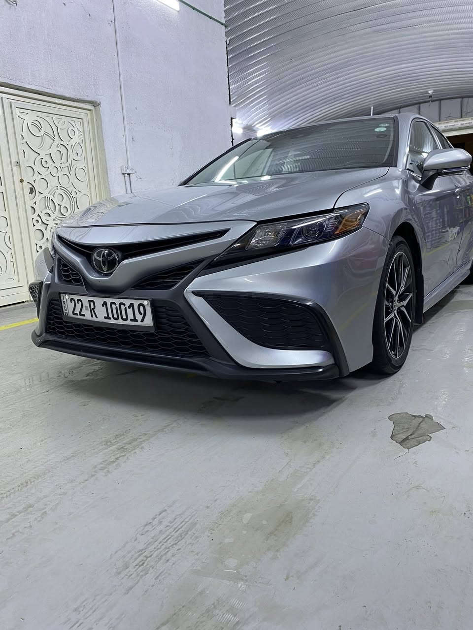 السلام عليكم
تويوتا كامري se 
الموديل :٢٠٢٣
العداد:٣٥ الف ميل
اللون: رصاصي فاتح 
الرقم: اربيل ب اسمي سنويه ٢٠٣٠ 
تحويل وكاله مباشر 
الضرر: سياره كلين تايتل واكعه من التاير اليمنى بحفره وطاكات ايرباكات البرده فقط /قطرة صبغ مابيها 
واضحه صور التقرير مالها
المواصفات:- 
كشنات جلد اسود 
كشن تحكم كهرباء
رادار امامي 
كاميرا دواره 
لايت زنون 
٣ انظة قياده
رود سستم 
///
السياره اني مستوردها ع ايدي 
////
فقط بيها طخه خفيفه ب باب السايق وعايفها ع وضعها ما تبين ١٠٠٪؜  + بيها طخه ب الباب الخلفيه اليمنى الخلفيه بنهايتها شعفوره صغيره
السياره خير من الله ما تحتاج ربع مصرف 
////
السعر ٢٢.٥٠٠$  بيها مجال 
الرقم ***********
