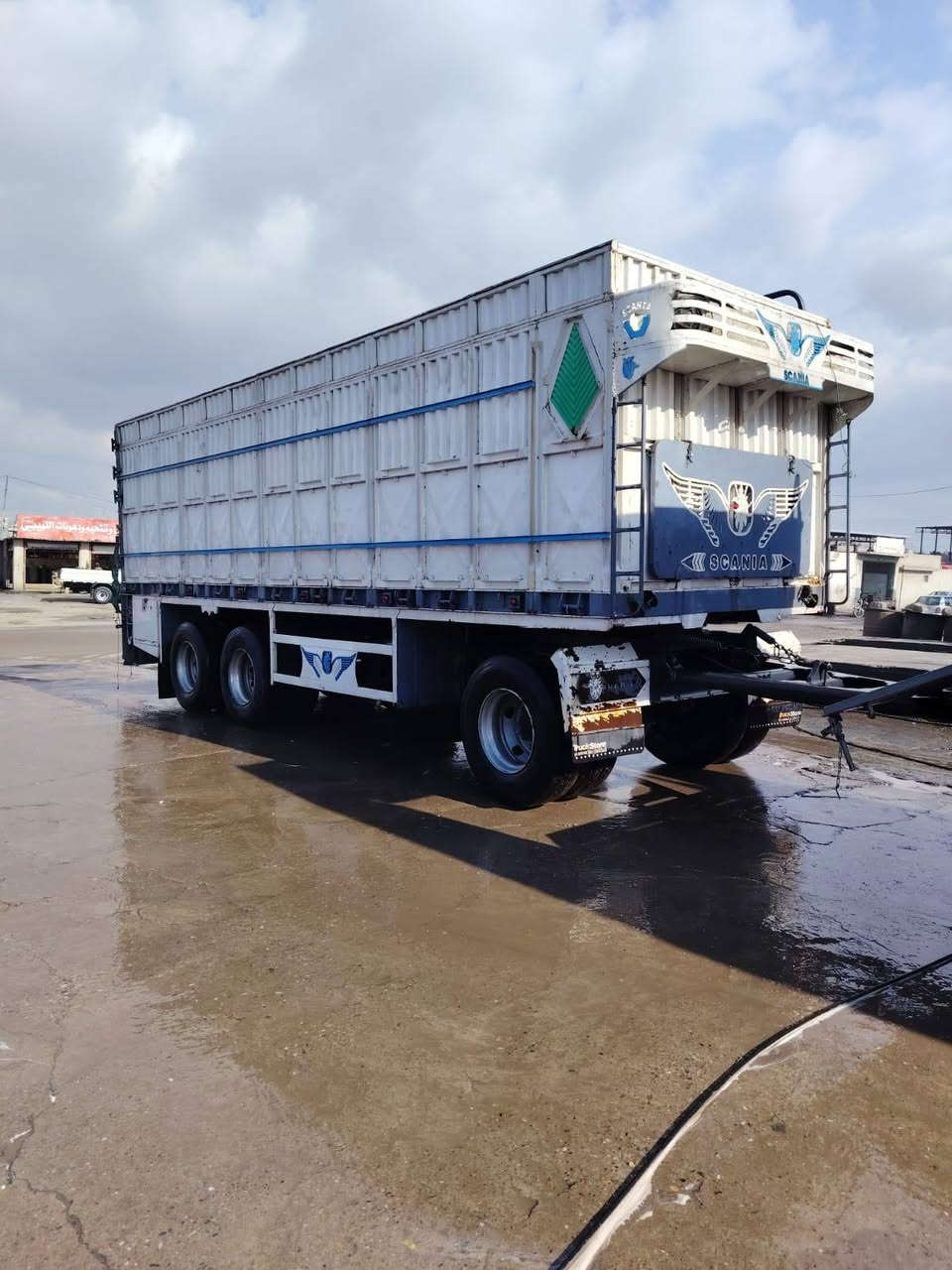 السلام عليكم ورحمه الله سكانيا قاطره مقطوره للبيع العنوان موصل)) 360$ وبيها مجال))*********** هذا رقم راعيها اخوان اني مكلف بالنشر
