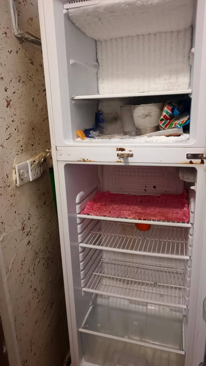 ثلاجات 2 ومجمدة نضيفات للبيع المكان المقدادية شهربان حي العسكري ***********
