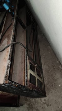 مرحبا عندي هي أغراض للبيع الي يريدهم يتواصل على هي الأرقام 07769056340...