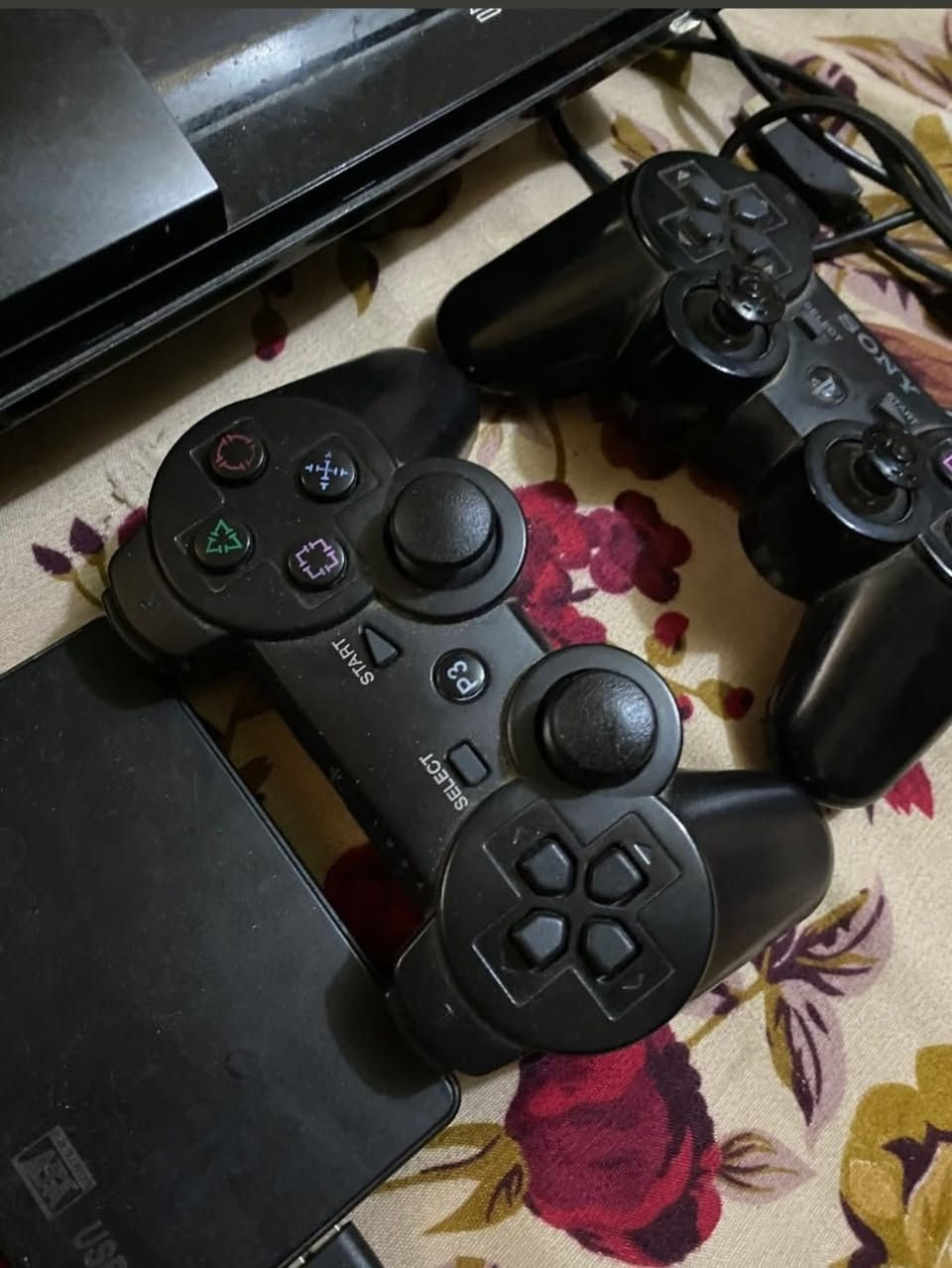 سلام عليكم بلي 3فات اخو النضيف استعمال قليل كامله ملحقاته بي3جوستكات نضيفات هارد بي ف وك 50 لعبه بي جيتي اي 5 بي زومبي بي كيلي ضيوتي بي بيس2018 بي هواي العاب العنوان مدينت الصدر الستفتار عله الرقم ***********
