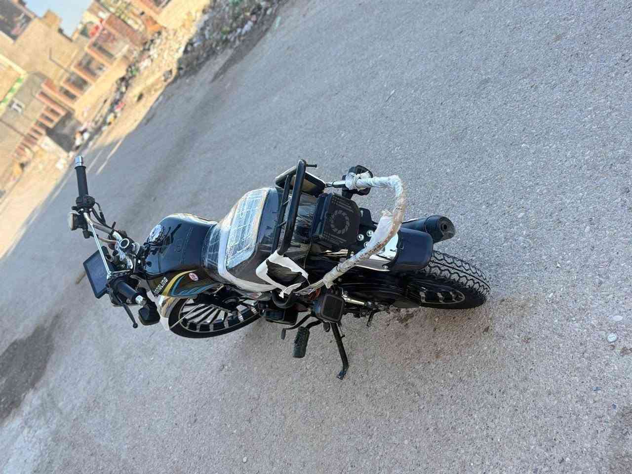 سلام للبيع سلونج موديل 2026 مكينه ضاغطه وزنجيل دراجه كفاله عامه  ماشية ٣و٨ مكانهه دجيل سعر٨٥٠وبيهه مجال رقم هاتف ***********
