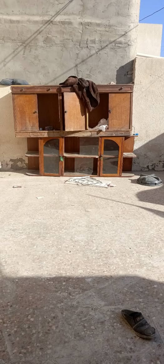 كاونتر وميز خشب للبيع حلوات عوزهن صبخ
السعر 100وبيهه مجال ‏‪***********‬‏
