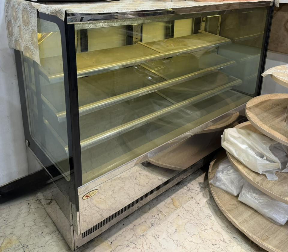 للبيع برادات كيك نظافة 100‎%‎ الثلاثه سعرهم 35ورقه
📞***********
