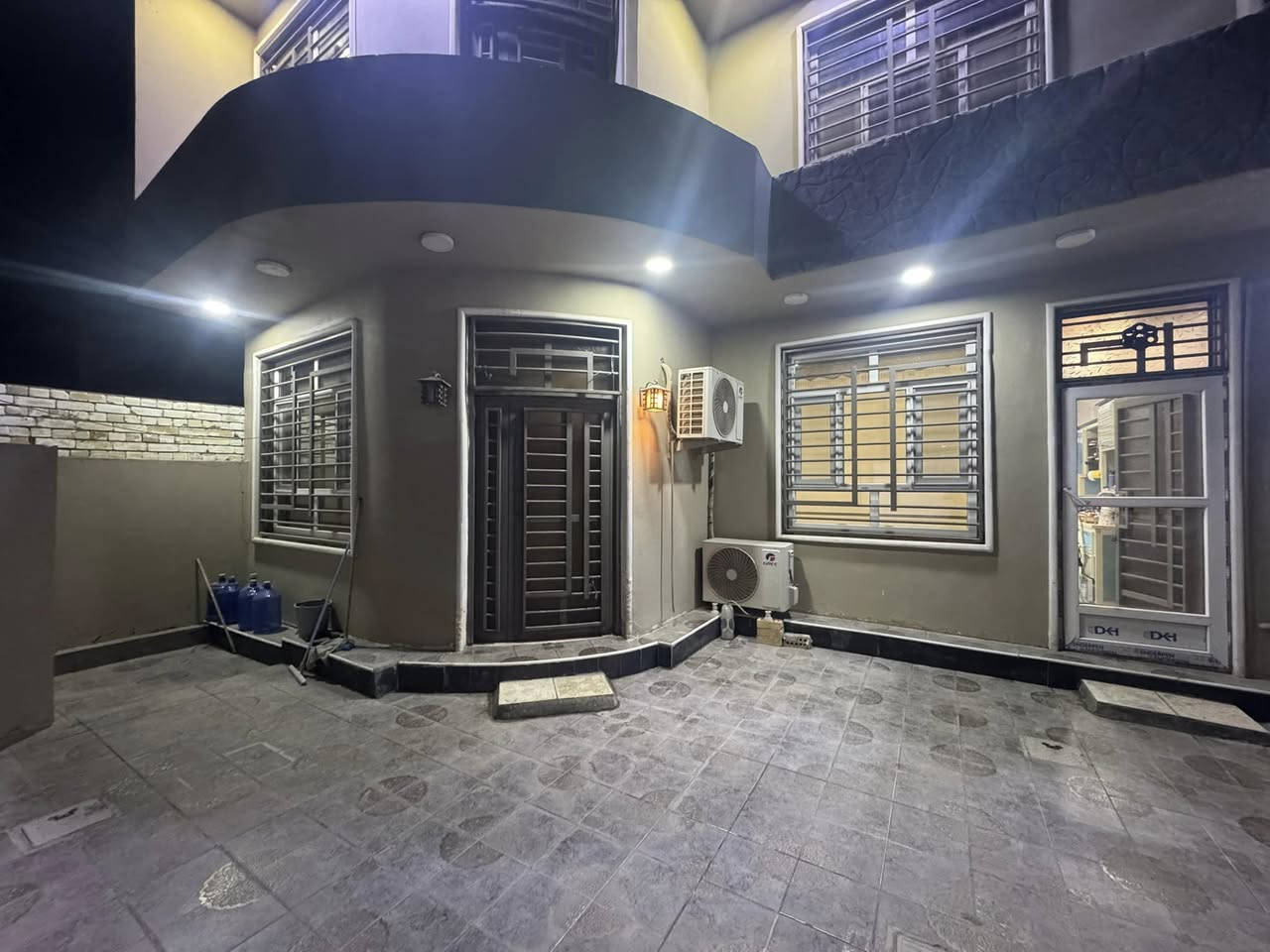 ⁨ 🏠.دار لبيع طابو زراعي سند 25 تقسيم حسين مارينا موقع مميز ارضية مرمر  📍 🏠

. ((((🏢🏢🏢🏢 🧿🧿🧿)))) ⭕

الموقع/ حي الصحة شارع مطعم ابو صفاء يبعد 130 م عن شارع حله بغداد 📍📍

 
المساحـــة الكليه / 185 الواجهة 9 عرض الشارع 8 تبليط 

التفاصيل // الطابق الارضي  غرفتة نوم صاله مطبخ صحيات عدد 2 هول كراج 

الطابق الثاني / غرفتين نوم صحيات بيتونه 
 

السعر :  ***********  محمد الجنابي المدهش للعقارات

 
 
  شوارع نظاميه  تتوافر كافة الخدمات ماء كهرباء تبليط 

للمزيـــــد من الاستفســــــار مراسلــة الصفحــة او زيارة #شركة المدهش للعقارات والمقاولات 📍📍 
الكائن في الحلــــة - شــــــــارع بغداد قرب مدينة العاب المدهش فرع مطعم ابو صفاء الاول فرع الجسر المشاة  او الاتصــــــال علــــى

 ☎️***********_*********** ☎️
 متوفــــــر واتساب
💢لمــــــن يــــــرغب فــــــي عــــــرض عقاره طابــــــو صــــــرف او زراعــــــي او تجــــــاري يرجــــــى مراســــــلتنا 💢
#شركة _المدهش للعقارات والمقاولات⁩
