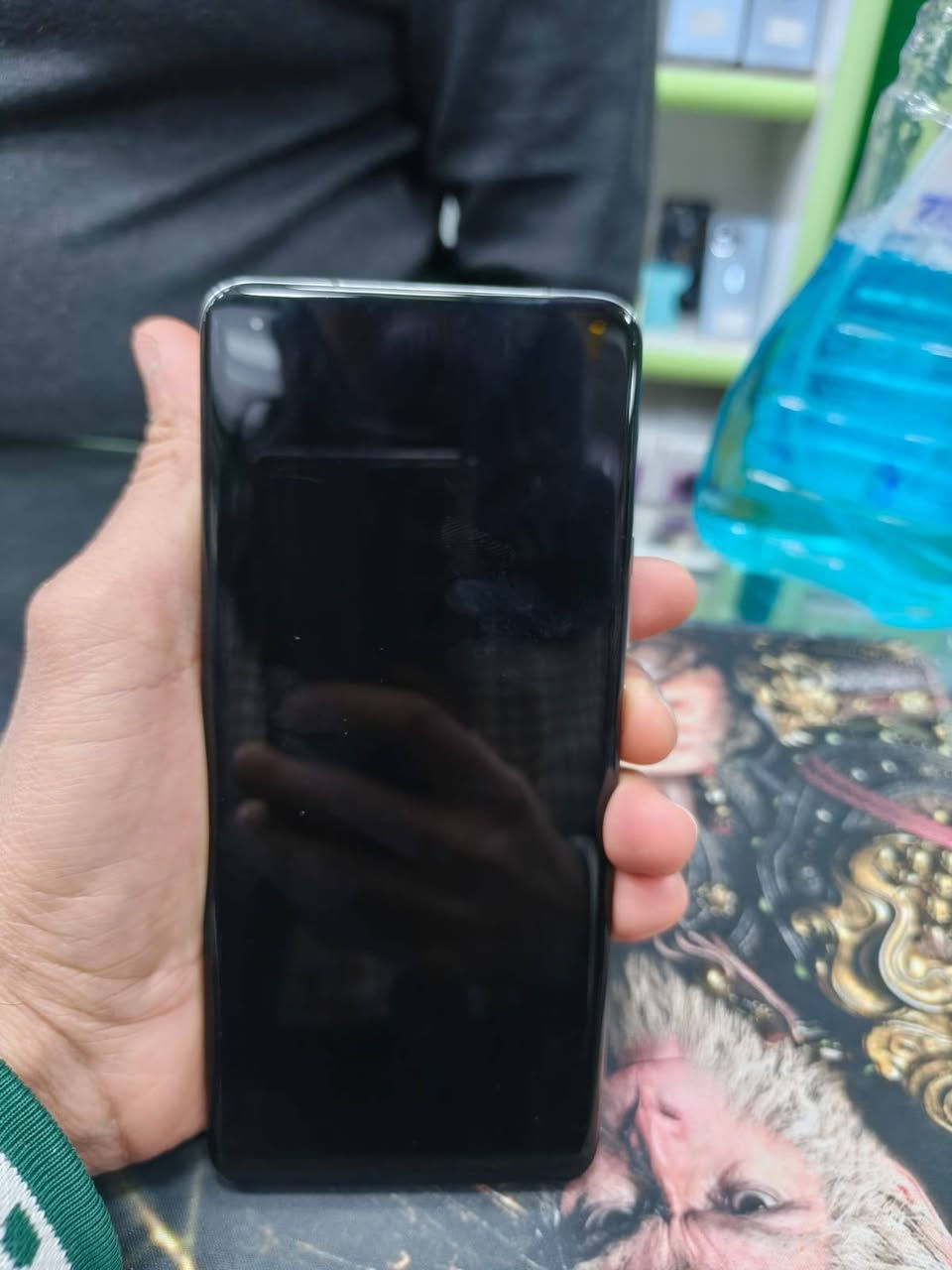 السلام عليكم للبيع شاومي 11 الترا ذاكره 512 نضافه موضحه بصور مكاني النجف اي استفسار على رقم ***********
سعره 450
