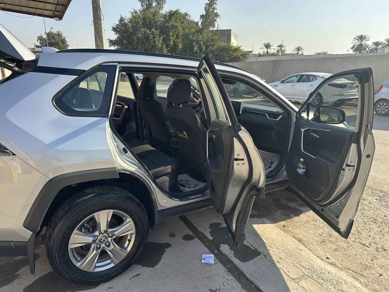 راف فور xle 2024 سلفر  وارد كندي ياباني اصلي
1-بصمه

2- فتحه 

3- كشنات تدفئه 

4- كشن السايق كهرباء 

5- كاميرا خلفيه دواره 

6- صندوق كهرباء 

7- رادر 

8 - نقطه عمياء

9- اوتو ستوب 

10- اوتو هولد 

11- هاند بريك بصمه 

12 - لايتات LED

13- حساسات خلفيه

14- اشاير بالمري 

السياره مبدل بيها باب خلف السائق اصلي نفس اللون 

وجاملغ وصندوق مصلح بارد مع صبغ جزء من الصندوق بدون ايرباك 

ماشيه 39 الف كيلو متر 
 
السعر ٢٥٠ ورقه 

مرقم جاهز بغداد

***********
