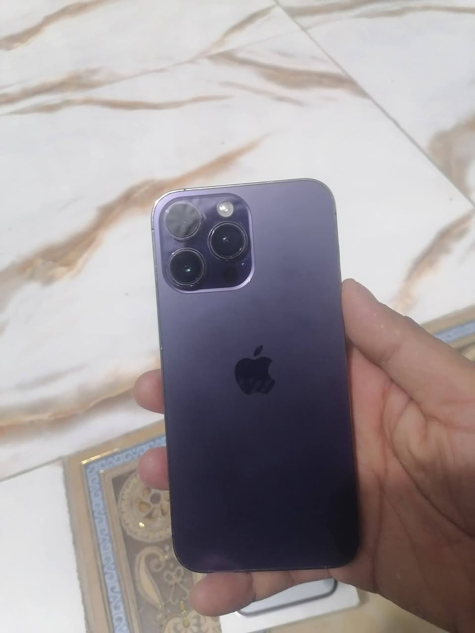 ايفون ١٤ برو ماكس
بطاريته ٧٤ ابلاديه لا مرفعه ولا ملعوب بيها 
ذاكرته ٢٥٦
جهاز دبل سيمكارت ( خطين )
شرق أوسط
مكاني ناصريه مركز
*********** واتساب
