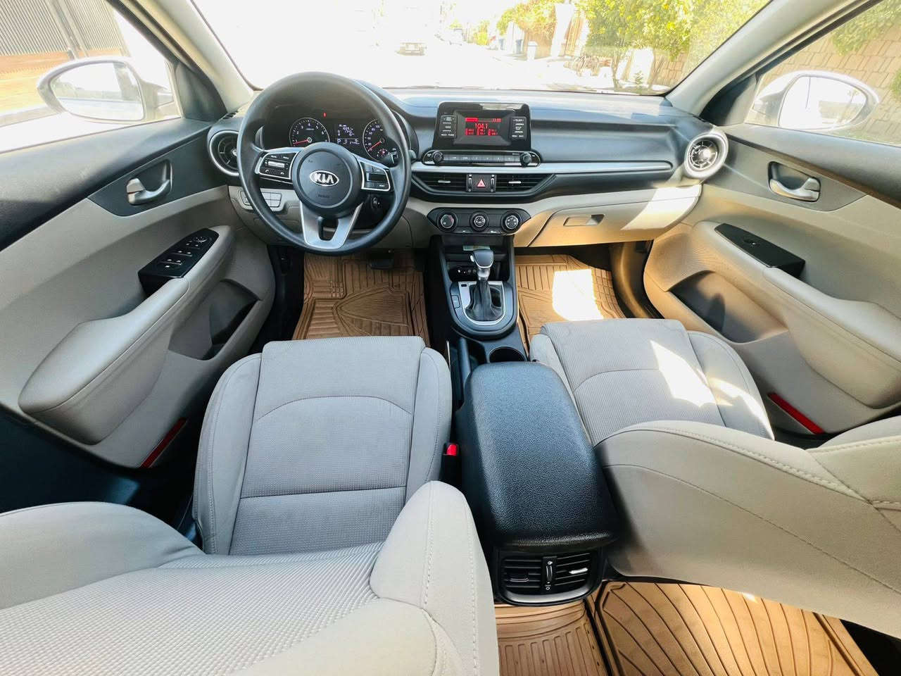 كيا سيراتو خليجي مكفوله من صبغ او تبديل بيه شبر بارد باب وره سايق فقط
موديل 2020 وكاله دوليه من زيور عندي بسمي 
محركً1600 دوش 
فتحه 
ماشي 27الف حقيقي 
سويج عدد 2 
قطعتين تبريد 
كشنات مخمل 
مري كهرباء 
كامره خلفي 
خمس ويل كب 
رقم بغداد بسمي 
مكان سياره بغداد يرموك 
تلفون ***********
