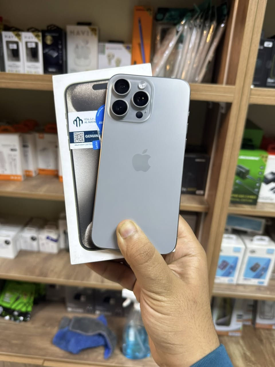 السلام عليكم
للبيع ايفون 15 برو ماكس ذاكرة 256 بطارية 86% بلادي لا مفتوح ولا مصلح عربي شرق اوسط الجهاز اعتبره فاتحة من الباكيت من كد ما نضيف العنوان بغداد اليوسفية حي الشهداء مركز الأمير مركز الامير للهواتف  
للاتصال:***********
