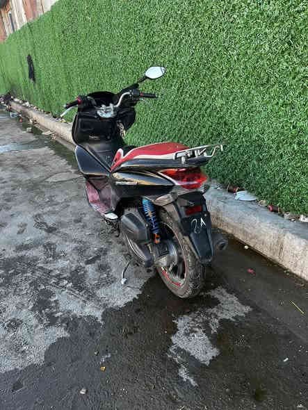 السلام عليكم دراجه جيل اول 150 ccالدراجه كامت تحرك بلكات وكفراتهه كامله نقصهه ترايش فقط وكهربائيات طفت من فتحت البلك بدلته سعرهه900مكاني الحبيبيه ***********
