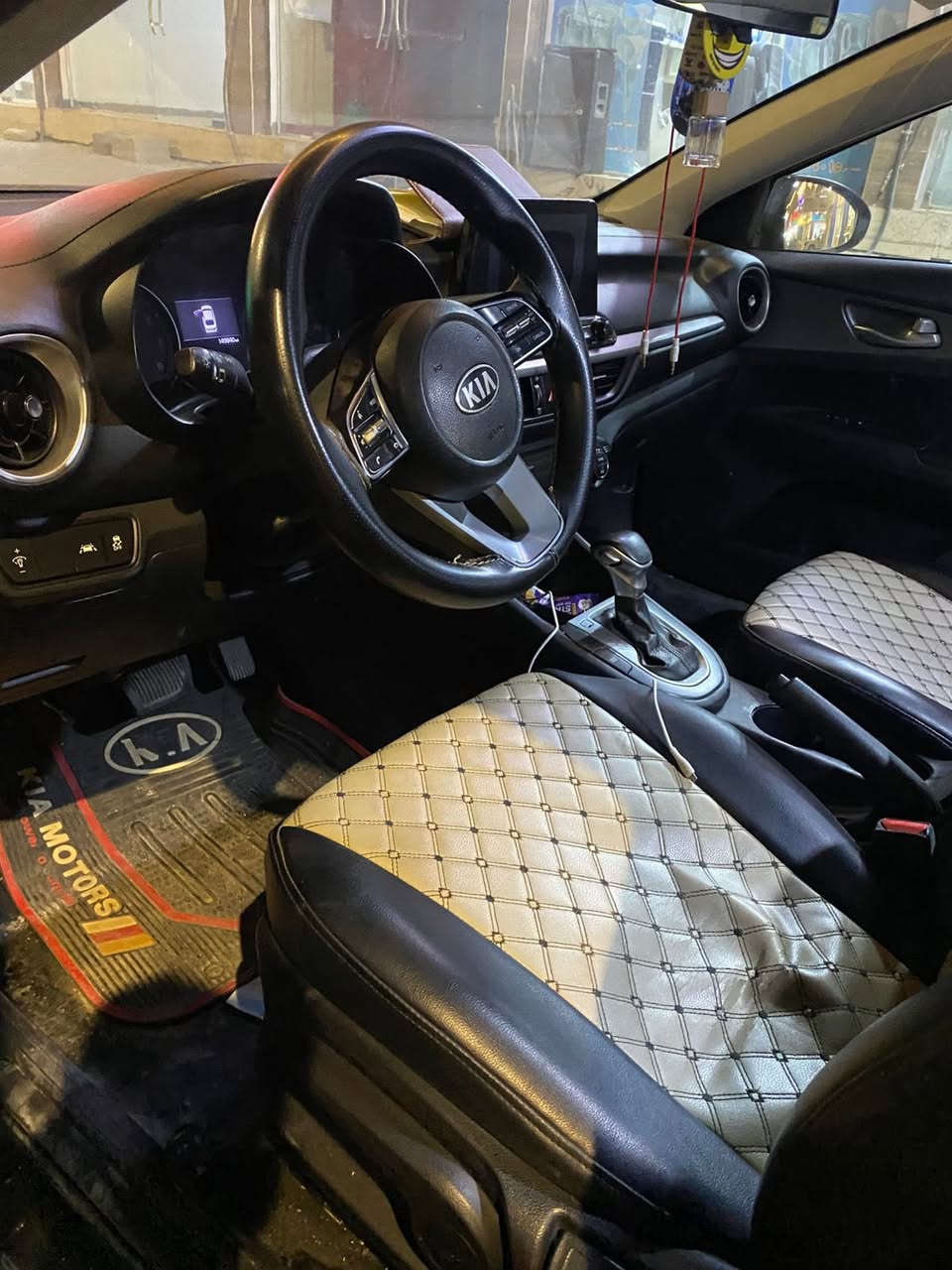 سلام عليكم 
كيا فورتي موديل 2019 
لون اسود 
رقم انبار باسمي 
سياره كير ومحرك خير من الله 
تبريد خير من الله 
مكان السياره الأنبار الرمادي 
معروضه بسعر 123$ وبيها مجال للشرايه 
تفاصيل اكثر تواصل ماسنجر او ع الرقم ***********
