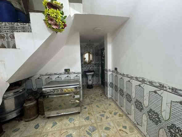 يالله بيت للبيع السعر 115 مليون مع المجال المساحة ٢٠٠ متر طابو صرف غرفتين نوم وصاله واستقبال ومطبخ وصحيات داخليه وخارجية منور وطارمه بناء حديث طابوك صب مسلح كل الخدمات موجودة العنوان طويريج أم الهوى القديمه شارع أبو قاسم موقع راقي كل الخدمات موجودة تفاصيل أكثر الاتصال على الرقم 
***********
