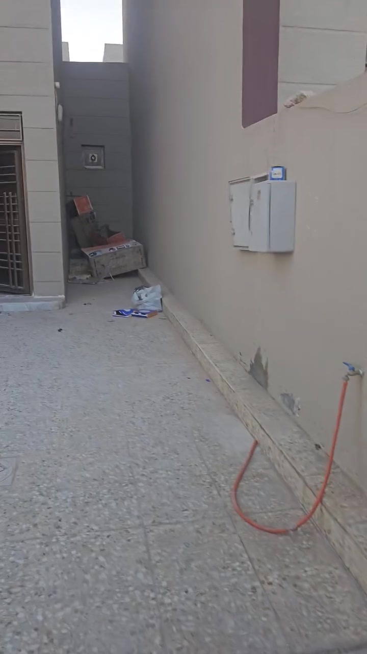@ بيت للبيع  مساحته ٢٥٢ متر ٣ غرف نوم في مجمع الزيتون السكني سعر البيت ٣٤٠ مليون  نقد او مجال للاستفسار ***********
