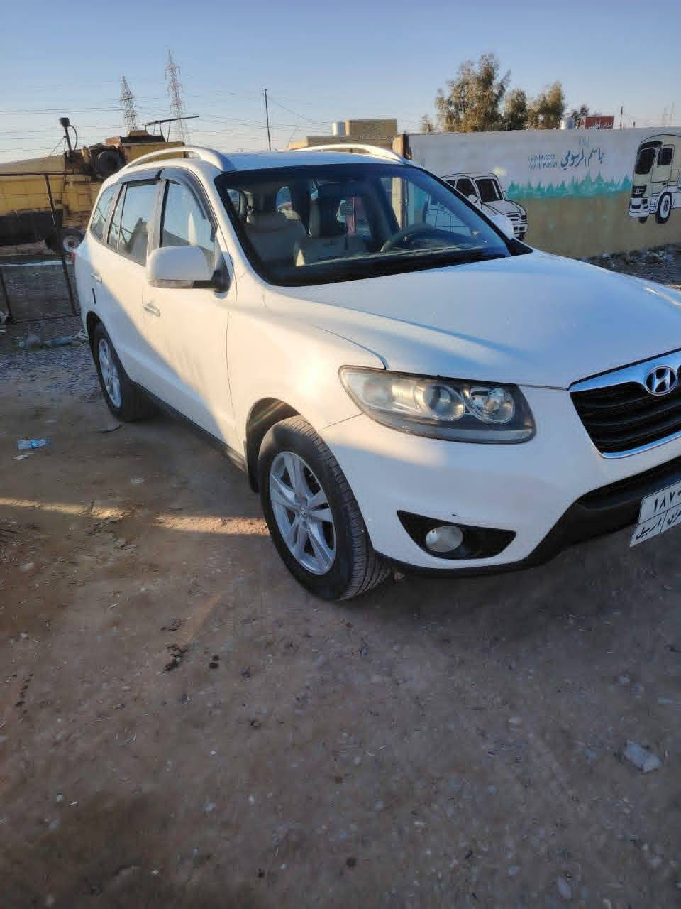 السلام عليكم 
#للبيع
سنتاڤي
رقم اربيل 
موديل  2011
خليجي
محرك 6 سلندر
بيها ملاحضات  بصيطه 
تواير صدر كير محرك خير من الله 
السياره نضيفه ومال بيت 

للاستفسار
***********
***********
***********
