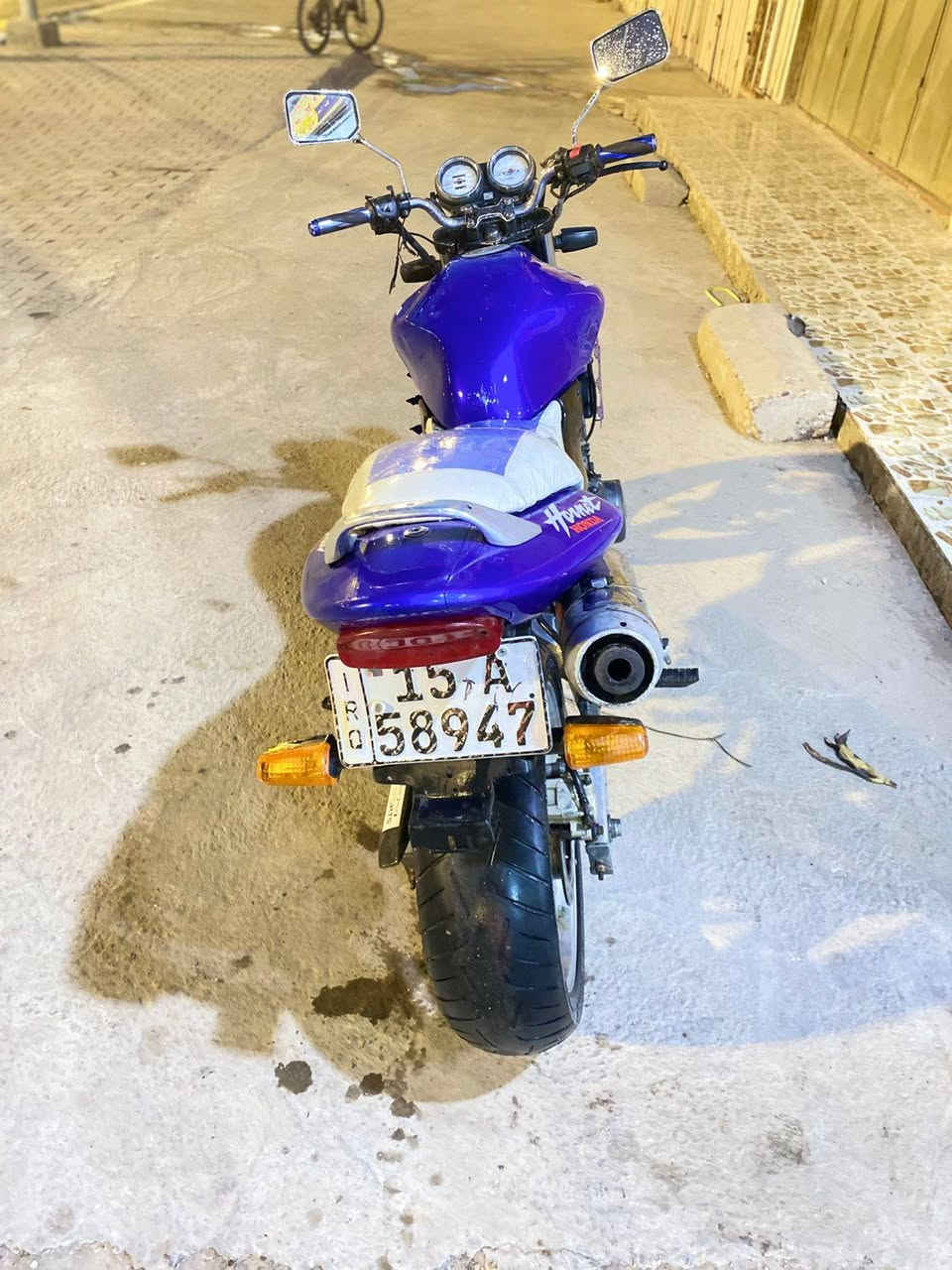 السلام عليكم شباب موجود سيبي مسجله رقم سنويه دراجه كلش نضيفه عنوان الرمادي 5كيلو رقم هاتف ***********
