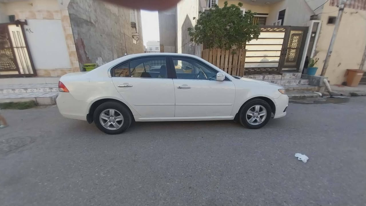 سلام عليكم  سياره وبتمه 2009 سياره  نضيفه كير ومحرك حاويه تبريد  ثلج منضومه جديده  بدون ضرر ولا صبغ وارد كوري سعر 90 وبيه مجال مكان ديالى بقوبه  رقم ***********
