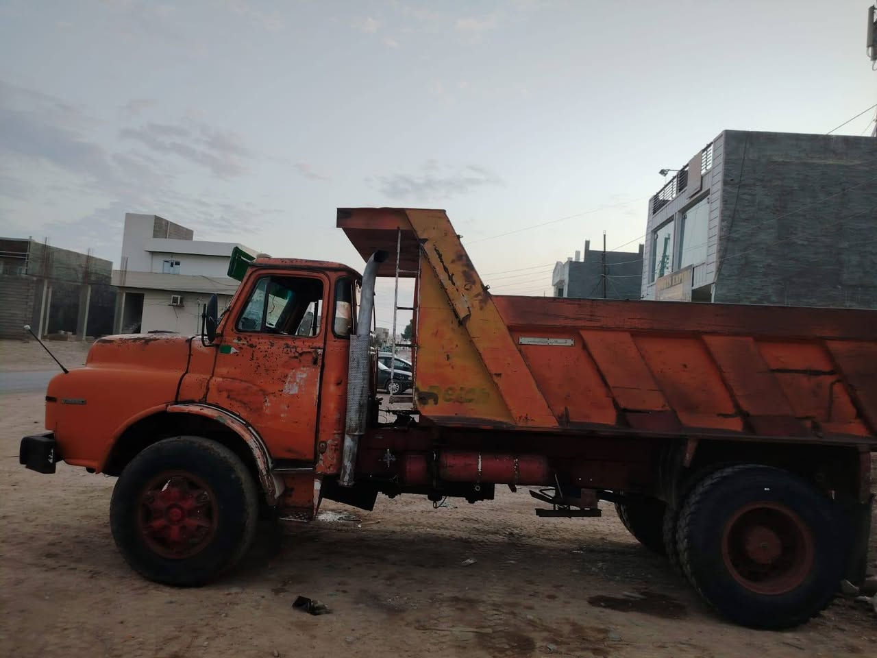 سلام عليكم مان للبيع موديل 82شرط كير محرك اكسل رقم بغداد ***********
