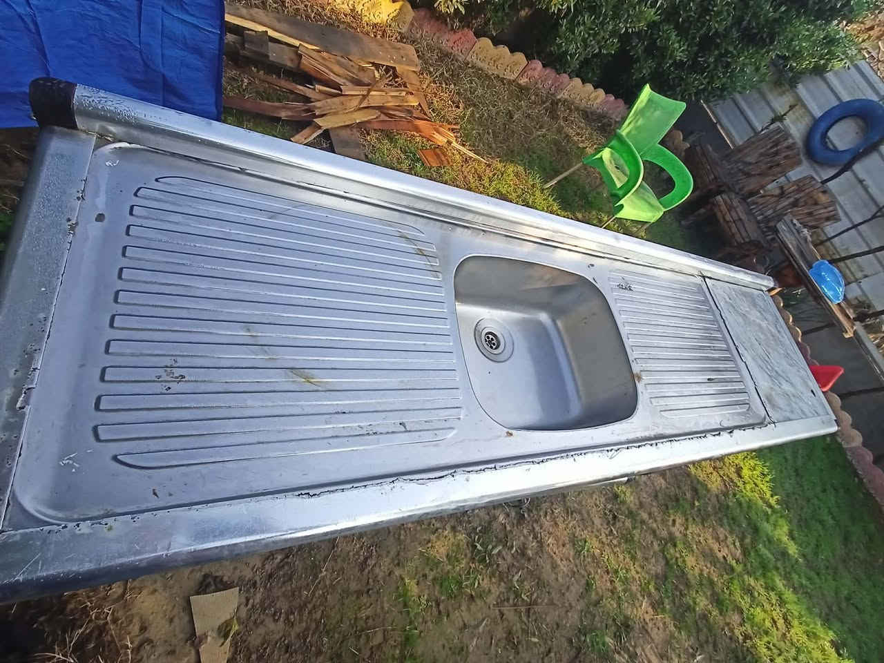 كاونتر ألمنيوم 2 متر مع سنك
للبيع 100 الف
 مكان الموصل حي التأميم 
***********
***********
