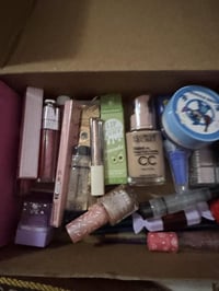 طقم مكياج • ٢٦ قطعة • كارتونه