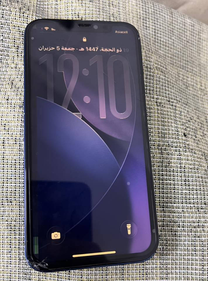 السلام عليكم ايفون 12 عادي عايزة شاشة 
وضهر مالتة مفطر  ذاكرة 64 
بطارية 76 الجهاز كلة شغال 
ونظيف    السعر 180 وبي مجال 
***********
