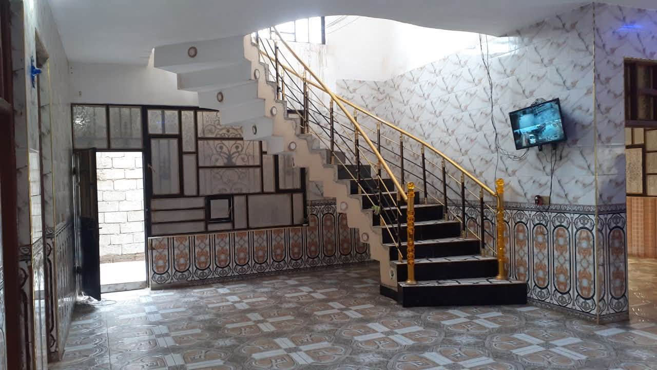 بيت مساحة 600 بناء 300 طابوك جديدالبناء  الخط الاول
يحتوي على 3غرف كل 5 مترا +استقبال 11+صاله مفتوحه ومطبخ البيت كامل سيراميك  مع مشمل مع البيت غرفه ومطبخ وحمام وتواليت مشترك
والباقي مساحه 300 وحديقه
3خطوط كهرباء ماء مستمر مجاري 
العنوان الدوانم شارع السوالم
للاستفسار اكثر الاتصال 
على الرقم   ‭***********‬ /***********
او مراسله ع الخاص مفتوح 
‏‪
