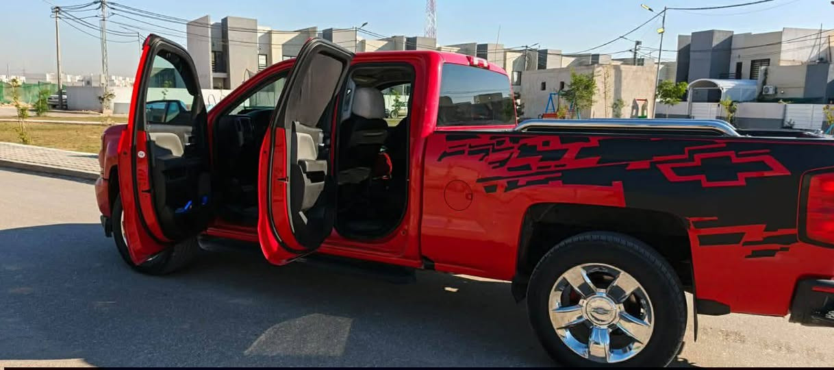 السلام عليكم
نوع السيارة: شوفرليت سلفرادو لون احمر 2017

بدي طويل باب قصير

الضرر:جاملغ امامي فقط 

بدون دواخل رقم اربيل جديد

_____

المواصفات 

كير 6 نمر طيارة

حجم محرك 5300. ثمانيه سلندر 

لدى امامي نهاري 

شاشه كبيره تحكم كامل بالسيارة

كشنات مخمل بيجي 

3 وضعيات قيادة 

كامرة حساس خلفي 

عداد المسافه 260 الف 

ويل كب حجم 22

تحكم مري 

تحكم ستيرن 

دفع رباعي 

وباقي المواصفات معروفه

بيع او مرواس +964 783 680 5609

السعر 165 وبيها مجال
