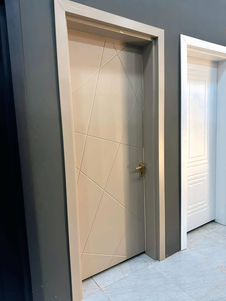 ناوازەیی هەڵبژاردە نییە، شێوازی ژیانە
الفخامة ليست خيارًا، بل أسلوب حياة

دەرگاکانی ناوماڵی بە کوالێتی نایاب، بۆ ئەوانەی باشترین دەوێت
أبواب داخلية بجودة استثنائية لمن يبحث عن الأفضل

گەرەنتی گۆڕینەوە، نەک چاککردن، بۆ ماوەی ٥ ساڵ (ڕاستەقینە)
ضمان تبديل وليس تصليح لمدة 5 سنوات حقيقي

📞 *********** | *********** | ***********

📍 هەولێر، پشت عەلوە، ناو کۆمەڵگای کۆگاکانی حکومی – ڕێگای گوێر
📍 أربيل، خلف العلوة، مجمع المخازن الحكومية – طريق گوير
باشترین هەڵبژاردە بۆ خانوویەکی نایاب 
الاختيار الأمثل لمنزل ممیز
