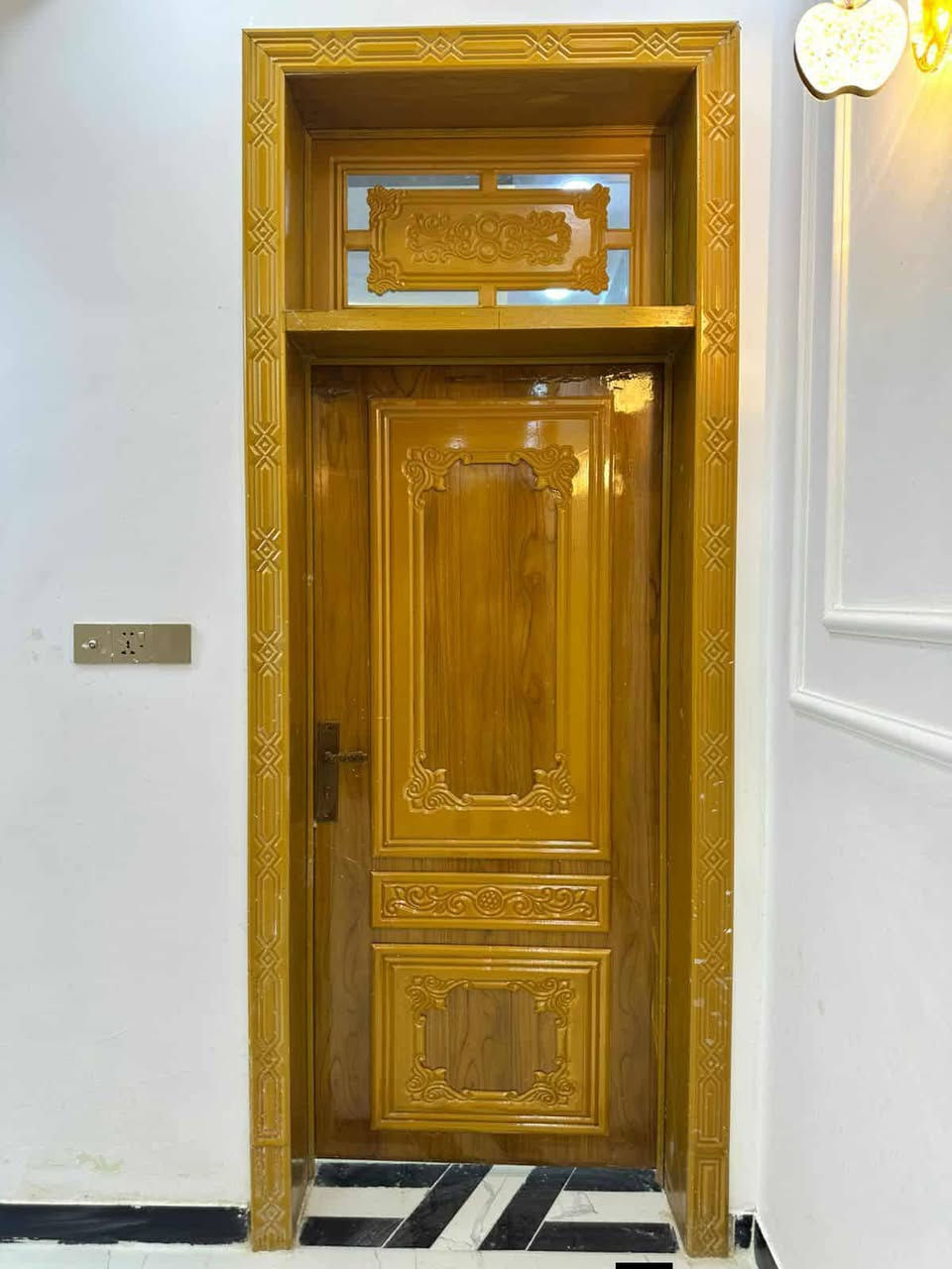 اللهم صلِّ على محمد وآل محمد مشتمل طابقين يحتوي على ثلاث غرف نوم في النواب قريب على الخدمي مساحته 100 اريدلي عائله صغيره ومرتبه للاستفسار الاتصال على الرقم ***********
