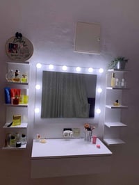 تسريحة أنيقة • مراية ٧٠×٦٠ • توصيل مجاني