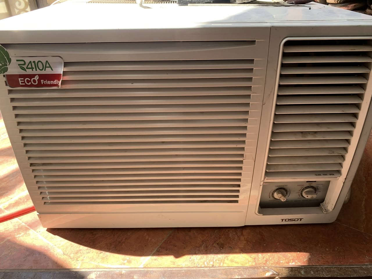 السلام عليكم 🫡 
مكيف توسوت غاز R410 الحديث 
شغال فول تبريد ❄️🧊
سعره ٢٧٥ وبي مجال مكاني بغداد الأمين 
للاستفسار *********** وبي واتساب
