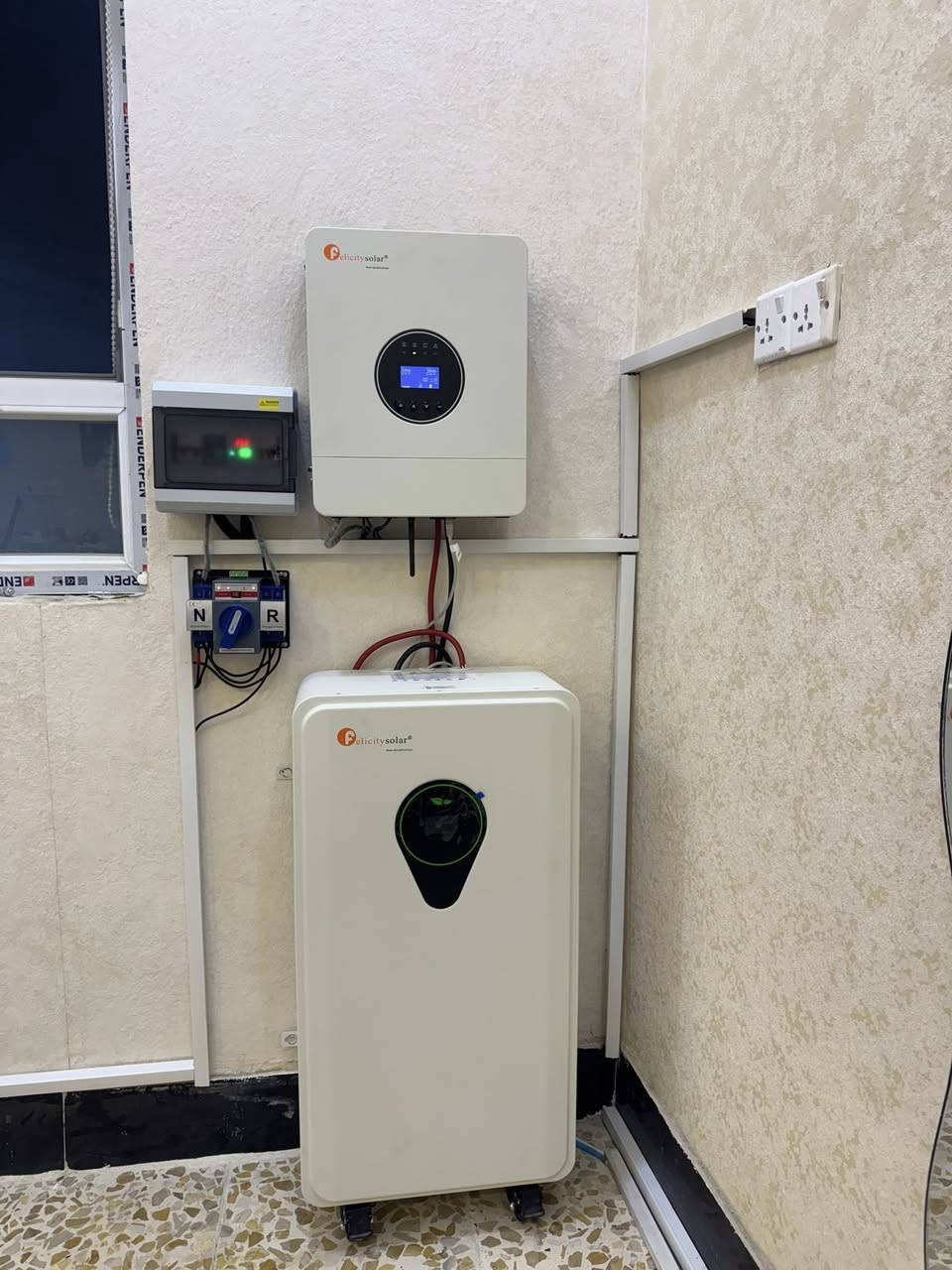 🔋 تم بحمد الله تجهيز وربط منظومة خزن طاقة في شارع الاطباء لعيادة الدكتور زيد الأعرجي والدكتور إحسان حميد.

▪️ إنفيرتر 6 كيلوواط.
▪️ بطارية ليثيوم Felicity سعة 17.5 كيلوواط ساعة.
▪️ بورد ATS للحماية والتحويل التلقائي.
▪️ المنظومة تعمل بدون ألواح شمسية حسب رغبة العميل، ويتم شحن البطارية عن طريق الوطنية

نحرص دائماً على تقديم أعلى كفاءة وأفضل جودة بأفضل الأسعار، مع تنفيذ احترافي يضمن استقرار واستمرارية التغذية الكهربائية.

🔋 طاقة موثوقة... وحلول تناسب احتياجك.

للاستفسار واتساب ***********
