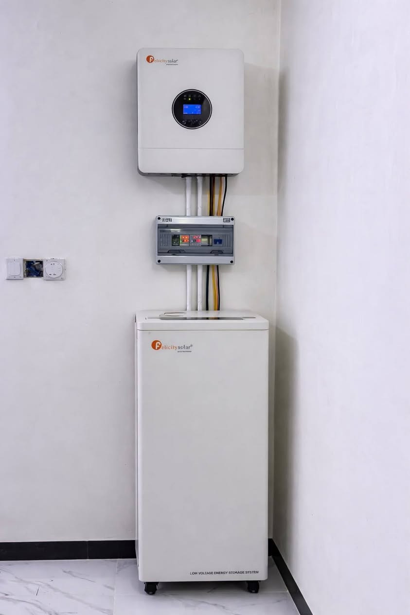 🌞 عروض منظومات الطاقة الشمسية من شركة فليستي (Felicity Solar) 🌞
✅ جميع المنظومات تشمل:�✔️ بطارية وانفيرتر من شركة فليستي مع ربط BMS الذكي بين البطارية والانفيرتر.�✔️ ألواح LONGi Hi-MO X10 الأصلية.�✔️ ضمان شامل مع التنصيب وجميع مستلزمات الربط.
🔹 العرض الأول�⚡ 7 أمبير نهاري / 5 أمبير ليلي�💰 السعر: 2,400,000 دينار
 ● انفيرتر 4 كيلوواط
 ● بطارية 5 كيلوواط
 ● 3 ألواح LONGi Hi-MO X10
🔹 العرض الثاني�⚡ 10 أمبير نهاري / 5 أمبير ليلي�💰 السعر: 2,850,000 دينار
 ● انفيرتر 4 كيلوواط
 ● بطارية 5 كيلوواط
 ● 5 ألواح LONGi Hi-MO X10
🔹 العرض الثالث�⚡ 10 أمبير نهاري / 10 أمبير ليلي�💰 السعر: 3,850,000 دينار
 ● انفيرتر 6 كيلوواط
 ● بطارية 10 كيلوواط
 ● 5 ألواح LONGi Hi-MO X10
🔹 العرض الرابع�⚡ 15 أمبير نهاري / 15 أمبير ليلي�💰 السعر: 4,750,000 دينار
 ● انفيرتر 6 كيلوواط
 ● بطارية 15 كيلوواط
 ● 7 ألواح LONGi Hi-MO X10
🔹 العرض الخامس�⚡ 20 أمبير نهاري / 15 أمبير ليلي�💰 السعر: 5,950,000 دينار
 ● انفيرتر 8 كيلوواط
 ● بطارية 17.5 كيلوواط
 ● 10 ألواح LONGi Hi-MO X10
🛡️ ضمان شامل مع التنصيب وباقي مستلزمات المنظومة.
📞 للاستفسار والحجز: نزار الراوي �***********
🌟 نوفر حلول طاقة شمسية موثوقة بأفضل الأسعار وجودة مضمونة.
