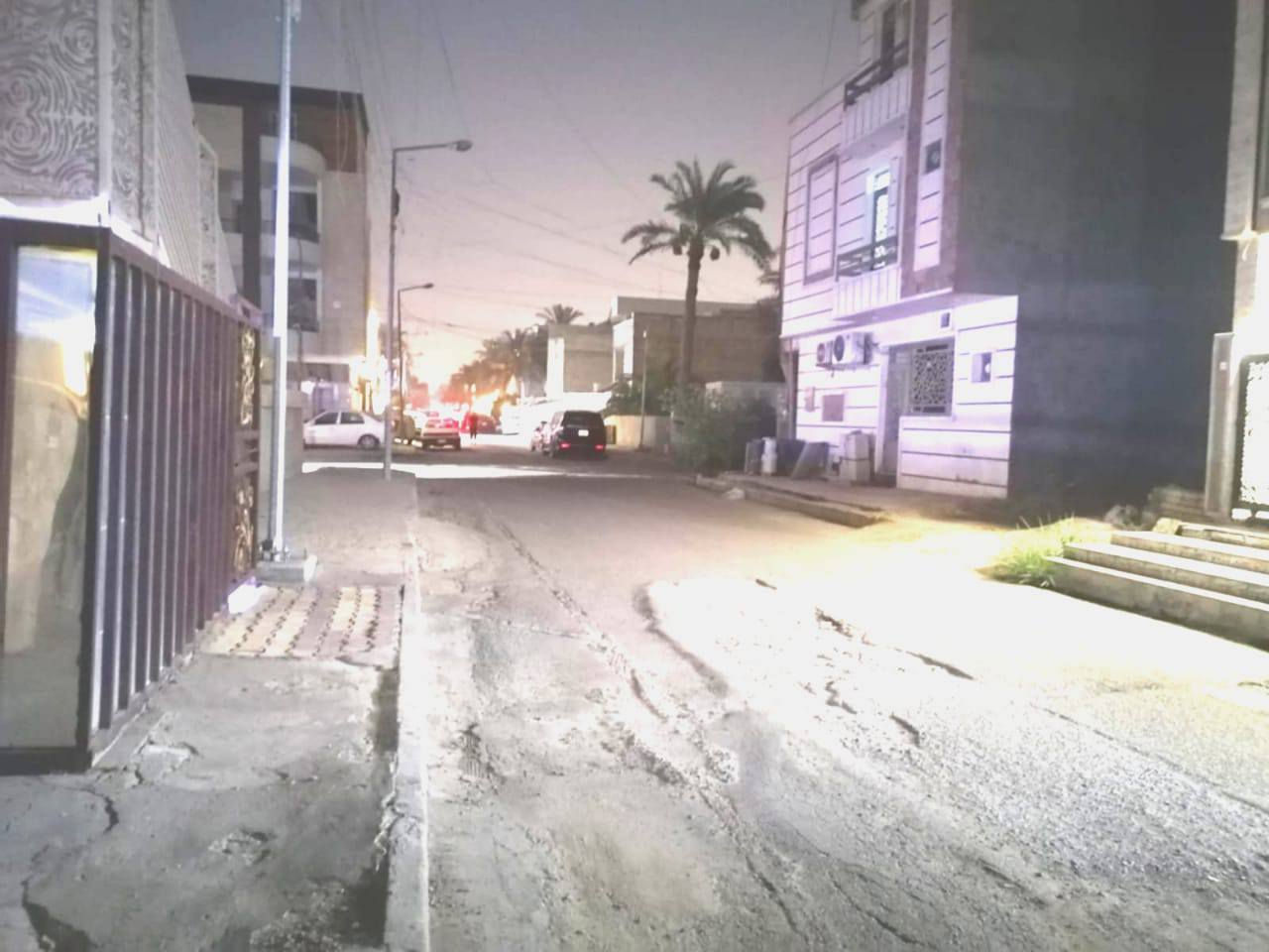 سلام عليكم
بيت للبيع 
المساحه الكليه  418 الواجه 14/النزال 30
يصلح سكن أو تفليش 
البيع بص أو كامل 
العنوان الضباط حي القاهره 
شارع جامع غفار الذنوب 
الاتصال هــ ***********
***********
***********

