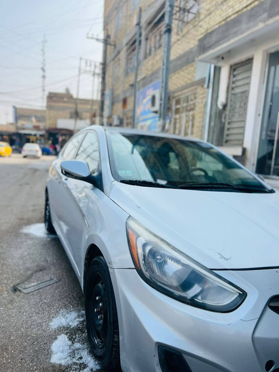 السلام عليكم بيع مستعجل اكسنت 2017 الشراي يتصل ومو شراي لا ينتصر رحم الله والديكم واد محرك 1600 المكان الناصريه ضربتها جاملق وبنيت فقط اتصل على رقم الهاتف ***********
