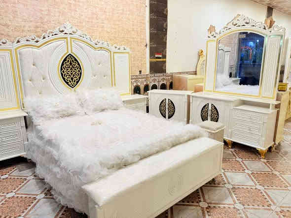 🚨 انطلقت أقوى تخفيضاتنا على موديل الأقواس – فخامة بسعر ولا أروع!
📉 من 2,450,000 دينار عراقي
🔥 إلى 1,950,000 دينار فقط
💥 فرق 500 ألف دينار خلال 6 أيام بس!

✔️ موديل الأقواس – نجارة عراقية 100%
متوفر ضمن وجبة الدرجة الأولى ووجبة الأصباغ (البوية)

✨ تفاصيل الطقم (10 قطع):
• كنتور بطول 330 سم + ملحق 430 سم – ارتفاع 250 سم
• تصنيع داخلي: صاج طبيعي 4 ملم
• وجه الكنتور: MDF سماكة 12 ملم
• الضهر: چرچوبة شد برغي
• القاعدة الأرضية: بلوك صاج
• أبواب نرمادة شريطية
• التقطيع الداخلي: حسب رغبتك
• سكك سلايت – تقطيع بلوك بورد
• الشازون: خزان + طابورية إضافية
• سرير 6 أرجل من بلوك بلاويد
• لون الدوشمة حسب اختيارك
• تصميم فريد بمسكات مختلفة عن باقي الموديلات

🚛 توصيل وتركيب لكافة محافظات العراق بكروه
🛠 صيانة مجانية لمدة سنة كاملة

📍 العنوان: الرمادي التأميم قادسية الاولى
📞 للحجز والاستفسار: ***********

🔹 معرض الجشعمي للأثاث – ثقة محلية بجودة عالية

⏳ الكمية محدودة والعرض ينتهي خلال 6 أيام فقط!
👇 لا تفوّت الفرصة وخلي غرفتك تحچي ذوقك!
