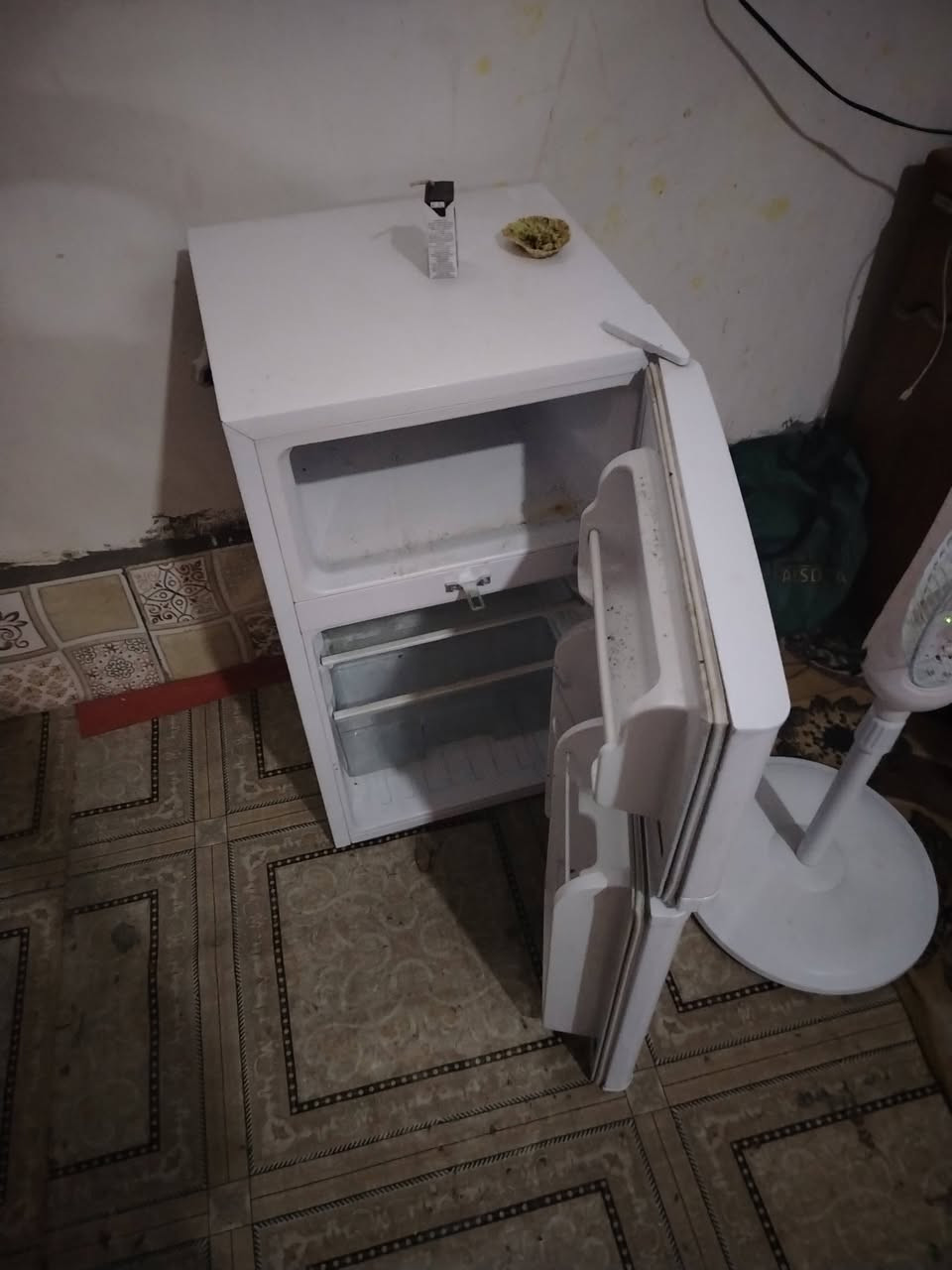 غراض نضيفه استعمال قليل الاسعار داخل الصور ***********
