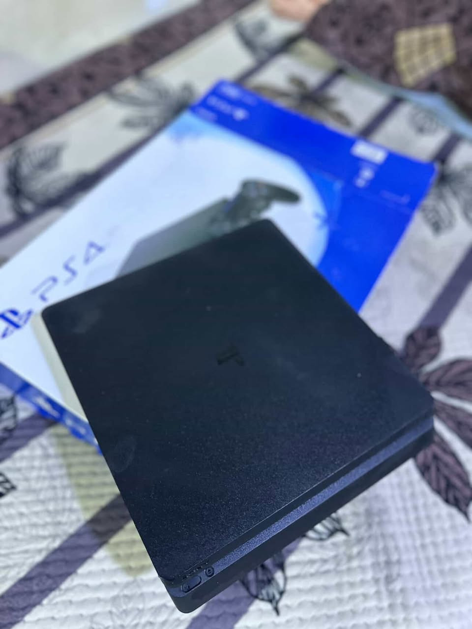 سلام عليكم
بلي 4 سلم للبيع
جهاز نظيف مامفتوح 
ويا فيفا
ويده اصليه 
وكارتونه
وملحقات 
مامتواجد عله فيس
هذه رقمي موجود واتساب هين
***********
