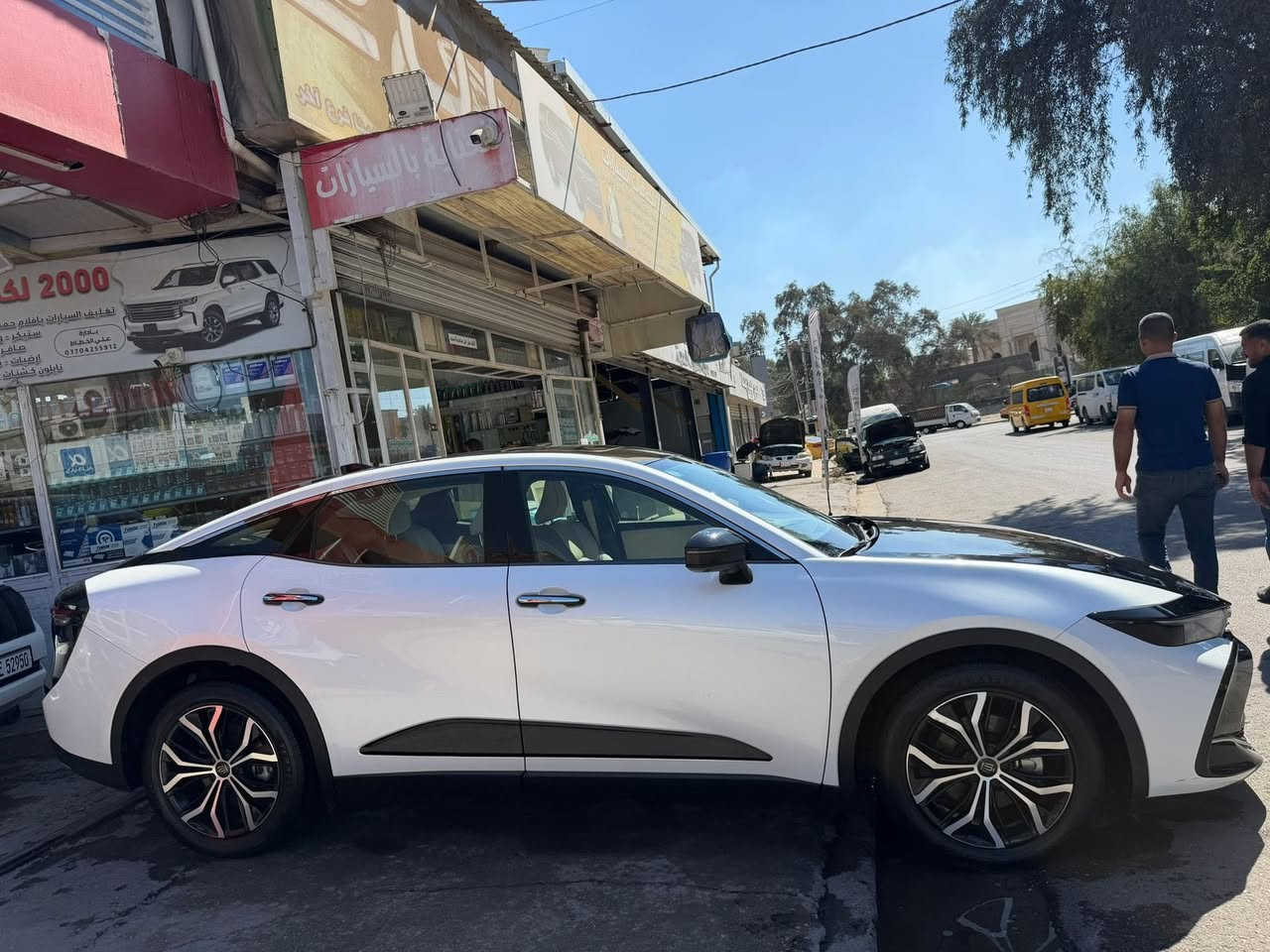 سلام عليكم
كراون 2023 هايبرد
اسود وابيض 
ماشيه 36 الف
رقم بغداد
خزن ميموري
نظام سمعات jbl
3 وضعيات قياده
مثبت سرعة
قياده ذاتيه
شحن لاسلكي
حساسات 
كامرات 360 درجة + رادار
سيارة مابيهة نقص وبيها فقط بارد مكانين 
السعر 355 وبيها مجال بسيط 
للتواصل ‭0784 050 6070
