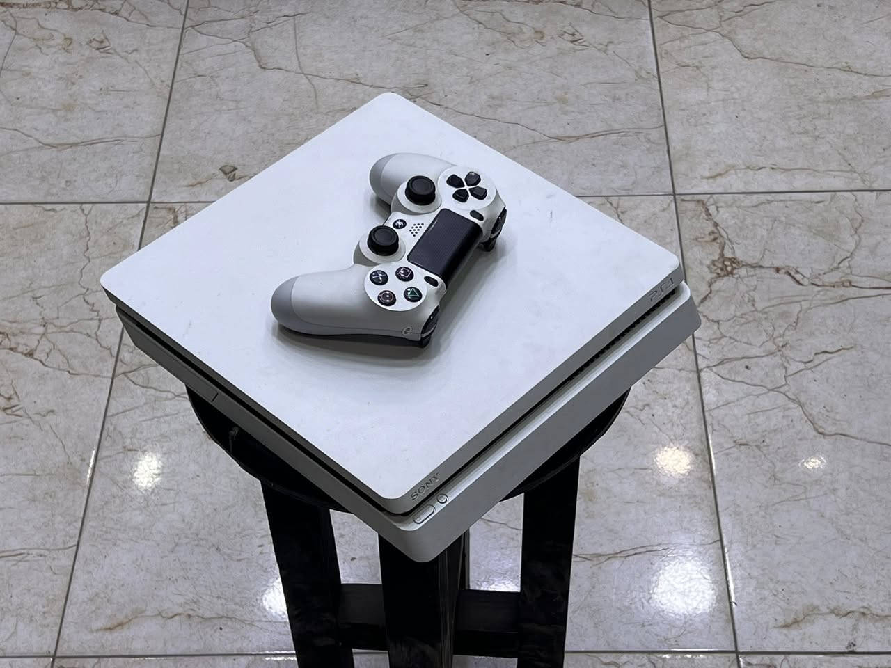 اسعار 6/8 
➖➖➖➖➖➖➖➖
Hard ssd 500gb (100$)
Xbox 360 (110-120)
Xbox One fat (120)
Xbox One s 500gb/1tb (160-180)
Xbox Series x (680-720)
Ps2 (slim 50 - fat 65)
Ps3 (115-130)
Ps4 fat jailbreak (265-300)
Ps4 slim jailbreak (320-350)
Ps4 pro jailbreak (370)
Ps5 fat (650)
Ps5 slim (standard 750)
➖➖➖➖➖➖➖
المهكر يجي كامل ملحقات ونظافة مع تنزيل الالعاب حسب 
الطلب
✅كل الاجهزة تجي ضمان حقيقي عالوصل✅
🚛توصيل لكل محافظات موجود الطلب يصلك خلال يومين او يوم حسب🚛
📍عنواني دهوك📍 
للحجز والاستفسار 
☎️***********☎️
