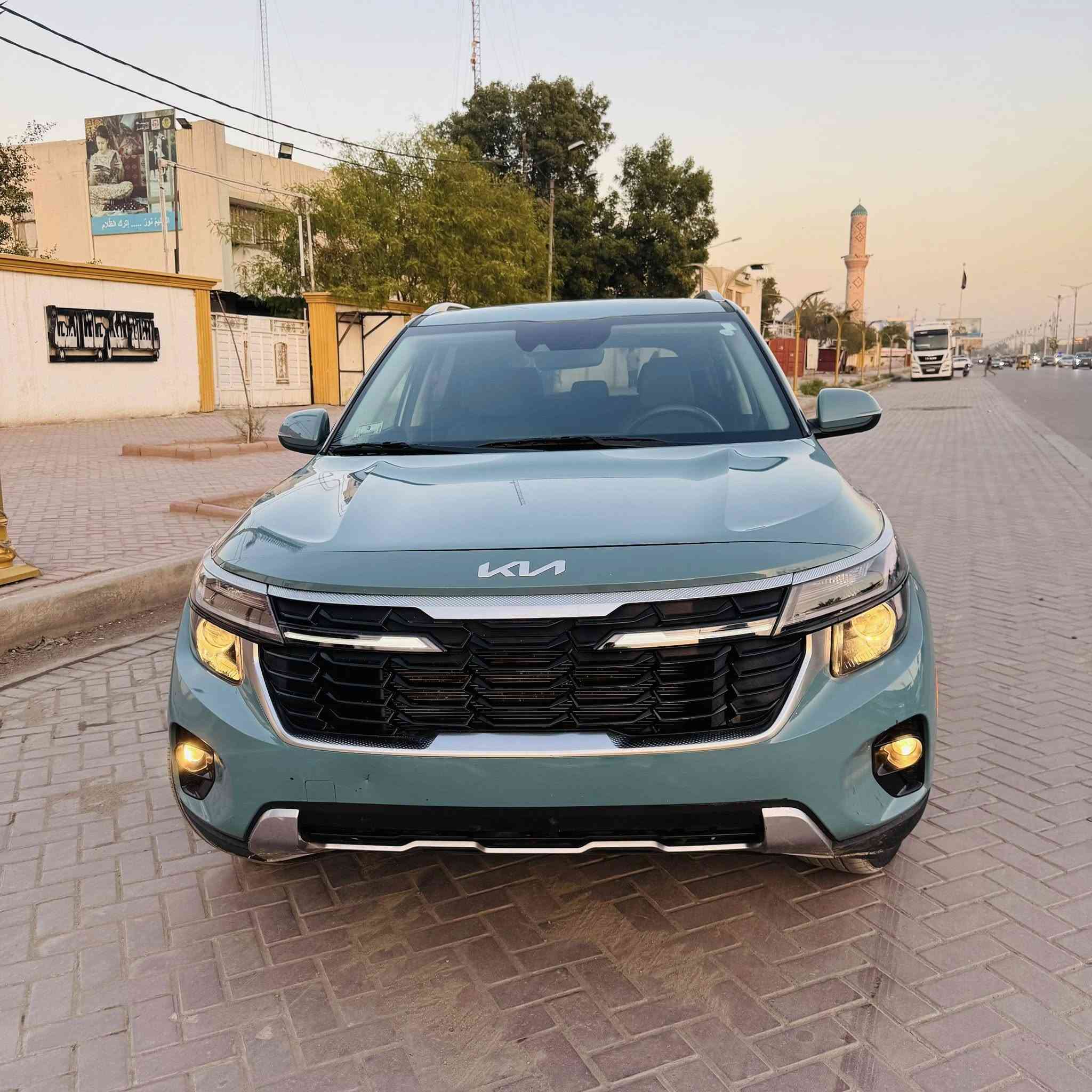 السلام عليكم
🚗 للبيع: كيا سلتوس 2024 فول مواصفات 🔥

✨ الموديل: 2024
✨ الفئة: فول مواصفات (Full Option)
✨ ناقل الحركة: أوتوماتيك
✨ نظام الدفع: رباعي (4X4)

💎 المواصفات:
✔️ فتحة سقف
✔️ إنارة داخلية متغيرة (Ambient Lighting) ✨
✔️ نظام صوت قوي جداً 🔊
✔️ تشغيل بصمة
✔️ تشغيل عن بعد 🔑
✔️ إشارات بالمرايا الجانبية
✔️ شاشة كبيرة + نظام حديث
✔️ كاميرا + حساسات

🚘 السيارة دخول جديد بدون قطره صبغ وبدون تبديل 
📍 الموقع: (مدينة الصدر)
📞 للتواصل: (0772876800)
واتساب موجود 

🔥 سياره مميزة لعشاق السيارات الحديثة والفخمة

#كيا #سلتوس #بيع_سيارات #سيا_العراق


**إذا كنت صاحب هذا الإعلان وتريد حذفه لأي سبب، رجاءا أرسل رسالة إلى الدعم الفني**
