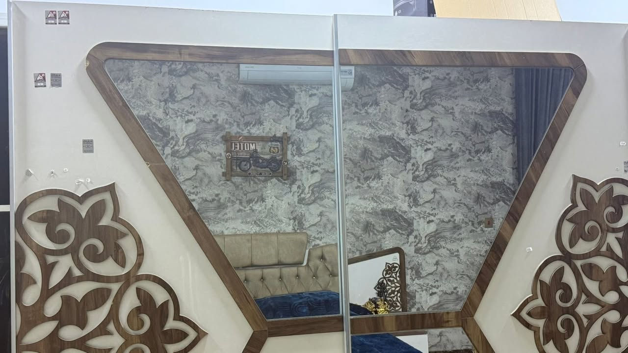 ‏غرفة تركية نظيفة ميز تواليت وسرير وكنتور و2 درور صغير. أَلمجر مالتها واگع بس موجود  السعر 200 عنوان بغداد شارع فلسطين الي يريدها يدخل خاص يراسل لو يتصل على هذا الرقم *********** بي وتساب
