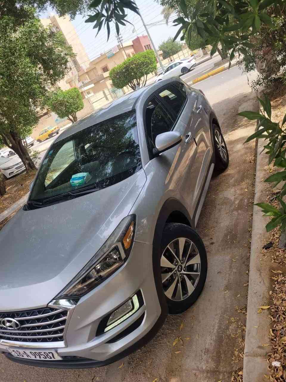 السلام عليكم توسان 2020
وارد امريكي كندي كلين بدون صبغ تراي مال جديده 
سيارة حلوه ونضيفه وماشيه 100 الف كيلو
مواصفات نص تحكم ستيرن شاشه
كامره توقف ذاتي تحديد مسار اوتو هولد 
وهواي بعد سياره تصعد بيهه ترايهه مال جديده 
بأسمي شخصيآ السعر 176 وبيهه مجال بسيط
*********** كربلاء, العراق
