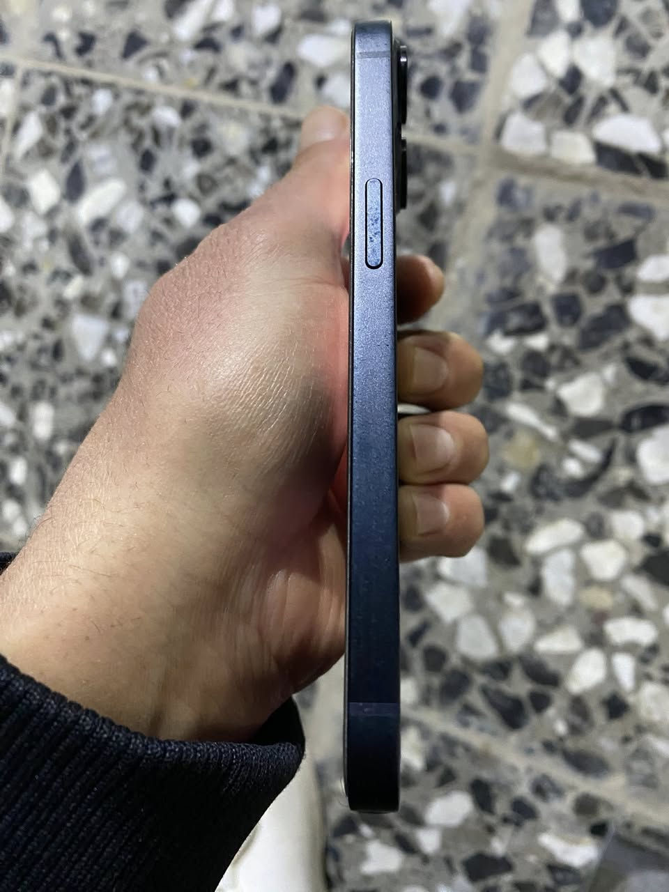 السلام عليكم ايفون 13 عادي نضيف مثل ما موضح بل صور ذاكره 128 بطاريه92 جهاز ما مفتوح ولا مبدل بي شي مكاني بغداد الشعب شارع الصحه رقمي ***********
