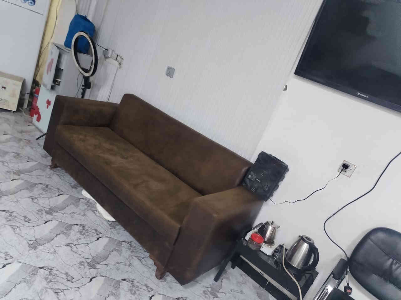 اغراض صالون للبيع. يَليق بِكِ
الجَمال

العنوان سبعة نيسان

او على الرقم ***********
