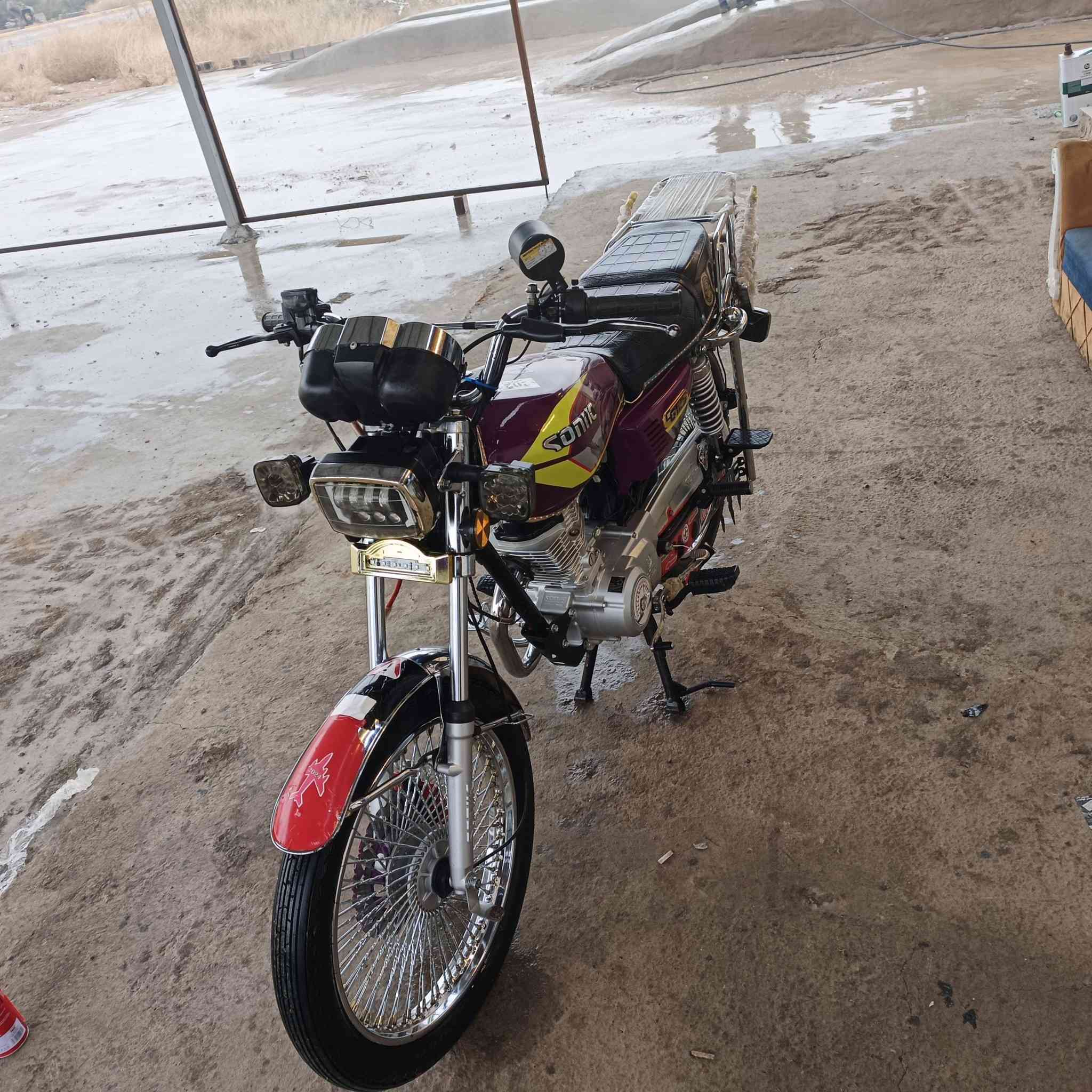 سلام عليكم دراجة تايكر موديل 24 مكفولة كفالة عامه غراض كلها بلاديه من الصلانصا ونته صاعد ورقه كارتونيه وحده مكاني ديالى الخالص جسر التحويلة ***********
