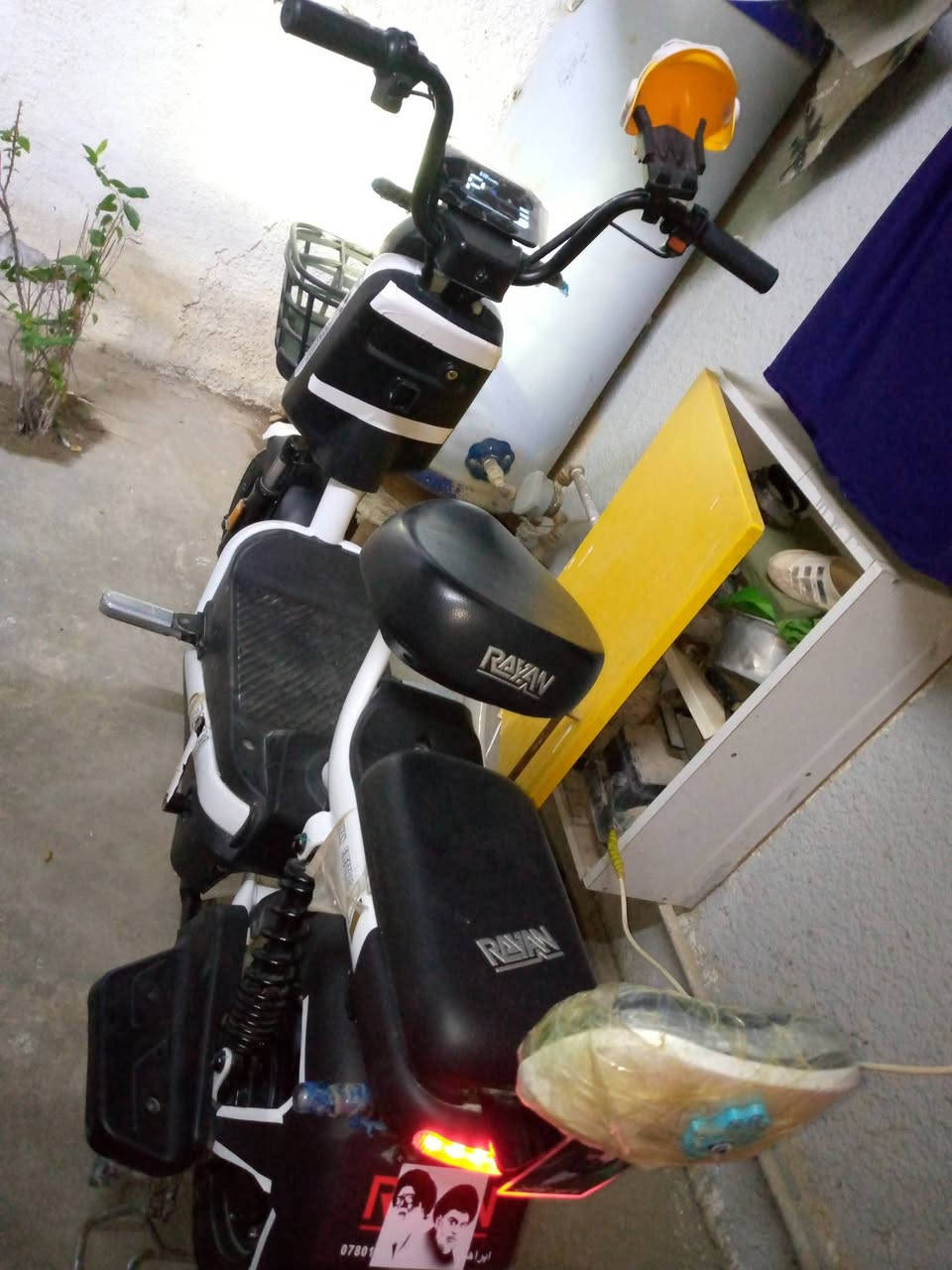 سلام عليكم عندي دراجه شحن شركه الريان حجم 14 
جديده كلش بمعنى الكلمه السعر 350الف 
الاتصال على هذه الرقم ***********
