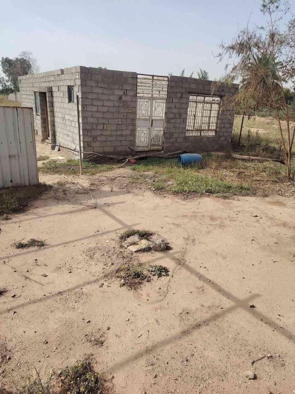 ياالله السلام عليكم معروض 1000متر بيت مع هيكل بيت يتمون من غرفتين ومطبخ واستقبال صاله زغيره عقد ١٧ كهرباء +  سحب السعر ٧٠ وبي مجال مكلف بالنشر ***********
